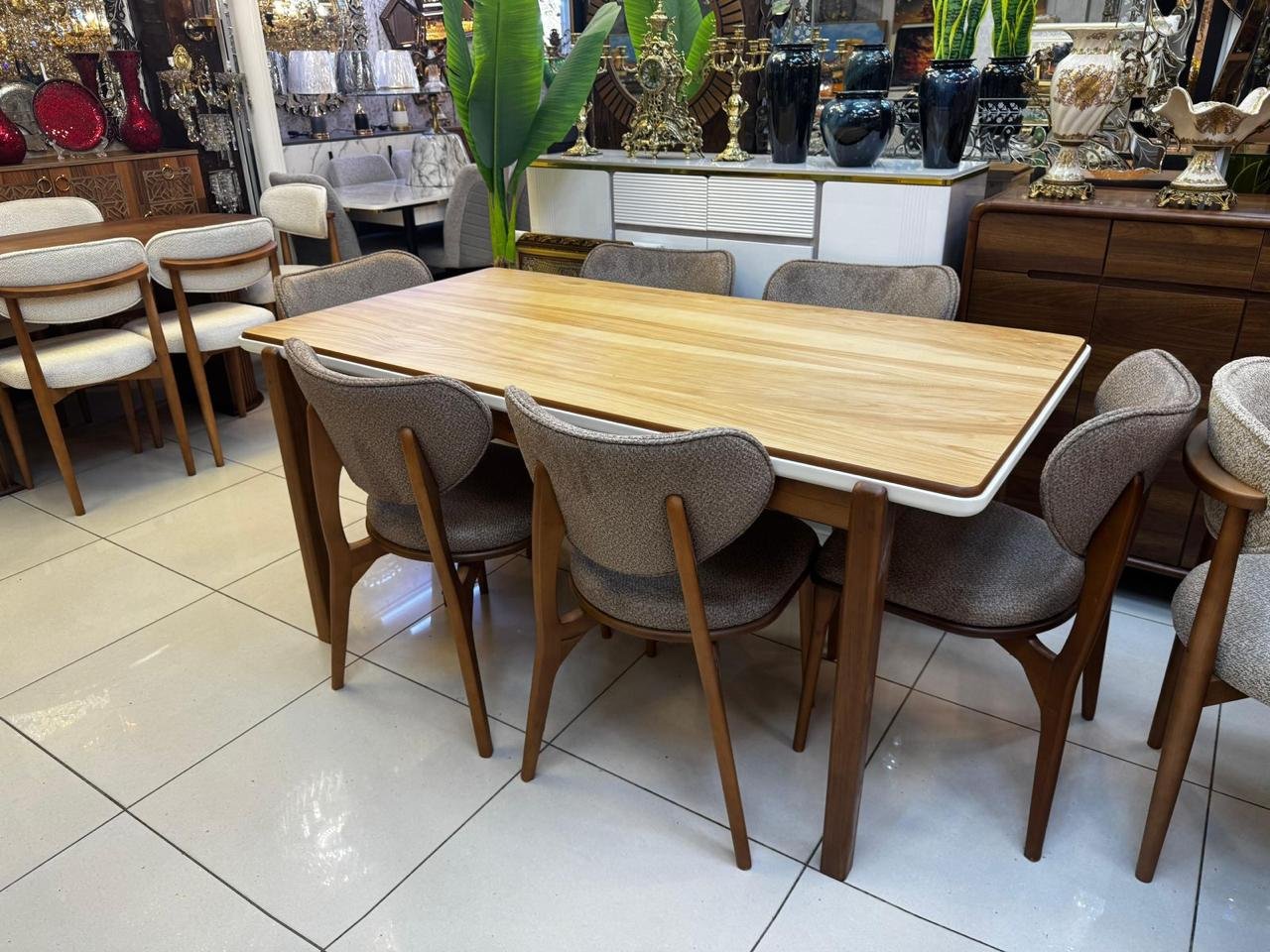Table à Manger Design en Bois avec 4 Chaises Velours – Style Contemporain & Chaleureux